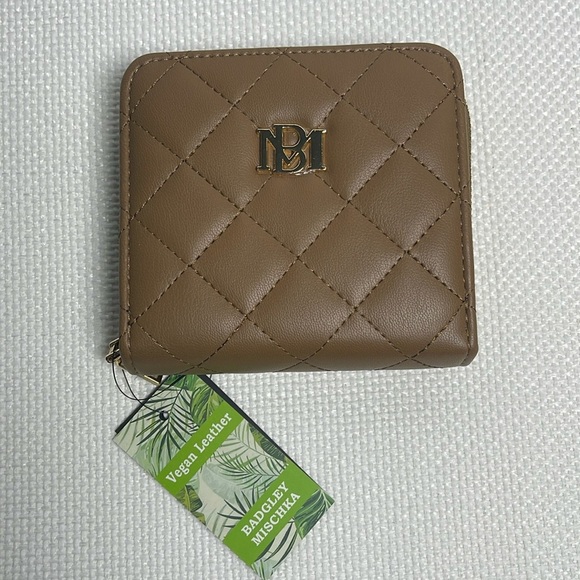 NWT BADGLEY MISCHKA Coin Purse Light Brown Quilted Gold Tone Hardware Card Slots - Picture 1 of 9